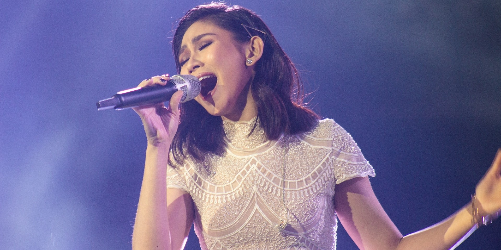 Sarah Geronimo breaks down at Las Vegas concert "Why do I feel